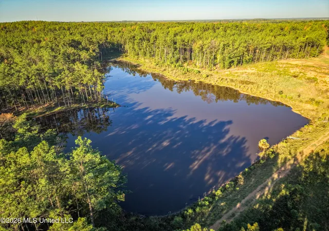 Photo 1 of Land for sale at 2000 Deer Crk Rd, Batesville, MS 38606 | MLS# 4163979 | Listing updated on 2026-10-13
