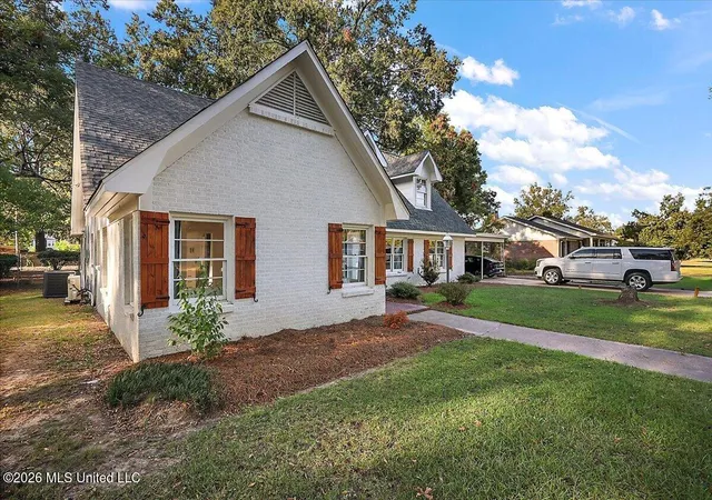 Photo 2 of Single family home for sale at 409 E Park Ave, Greenwood, MS 38930 | MLS# 4163852 | Listing updated on 2026-09-28
