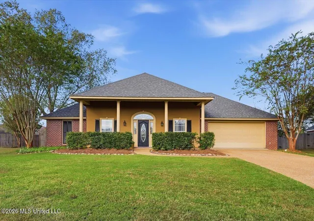 Photo 1 of Sale Pending at 207 Woodgreen Cvs, Flowood, MS 39232 | MLS# 4163918 | Listing updated on 2026-10-10
