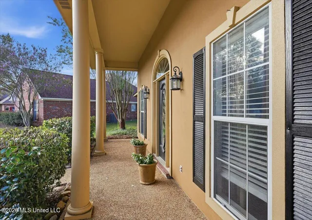 Photo 2 of Sale Pending at 207 Woodgreen Cvs, Flowood, MS 39232 | MLS# 4163918 | Listing updated on 2026-10-10