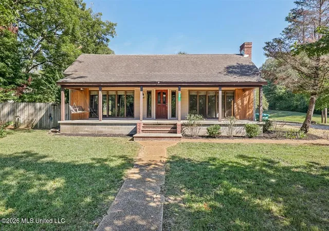 Photo 1 of Single family home for sale at 10 W Railroad Ave, Byhalia, MS 38611 | MLS# 4163886 | Listing updated on 2026-10-18
