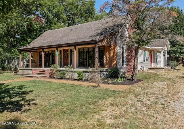Photo 3 of Single family home for sale at 10 W Railroad Ave, Byhalia, MS 38611 | MLS# 4163886 | Listing updated on 2026-10-18