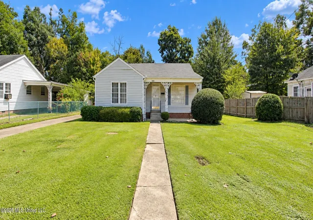 Photo 2 of Single family home for sale at 1316 Calhoun, Yazoo City, MS 39194 | MLS# 4163888 | Listing updated on 2026-09-29