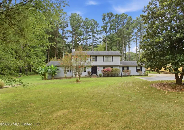 Photo 1 of Single family home for sale at 120 Oakwood Dr, Byhalia, MS 38611 | MLS# 4163906 | Listing updated on 2026-10-02