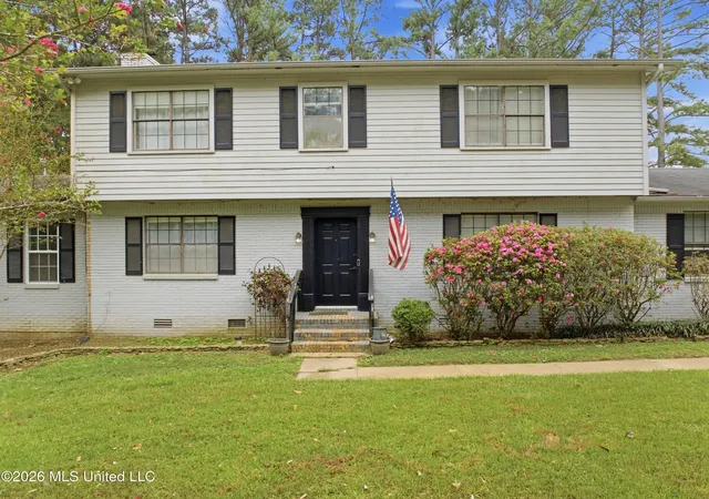 Photo 3 of Single family home for sale at 120 Oakwood Dr, Byhalia, MS 38611 | MLS# 4163906 | Listing updated on 2026-10-02