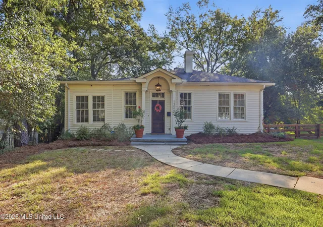 Photo 2 of Sale Pending at 1320 Saint Ann St, Jackson, MS 39202 | MLS# 4164358 | Listing updated on 2026-10-10