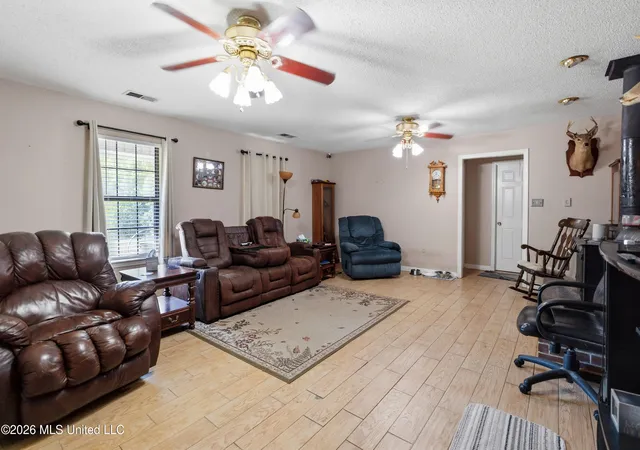 Photo 3 of Single family home for sale at 5716 Poplar Cor Rd, Walls, MS 38680 | MLS# 4164008 | Listing updated on 2026-09-30
