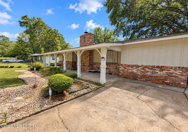 Photo 2 of Single family home for sale at 2045 Carolyn Ln, Pearl, MS 39208 | MLS# 4163955 | Listing updated on 2026-10-19