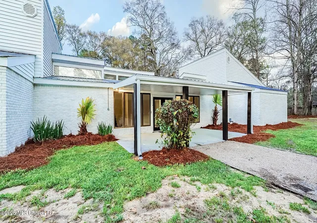 Photo 2 of Single family home for sale at 156 Graves Rd, Ellisville, MS 39437 | MLS# 4163962 | Listing updated on 2026-09-29