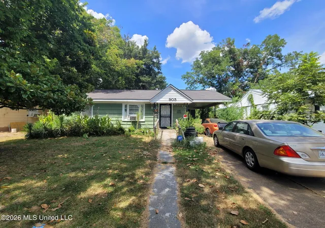 Photo 1 of Single family home for sale at 905 Spruce St, Clarksdale, MS 38614 | MLS# 4164017 | Listing updated on 2026-10-05