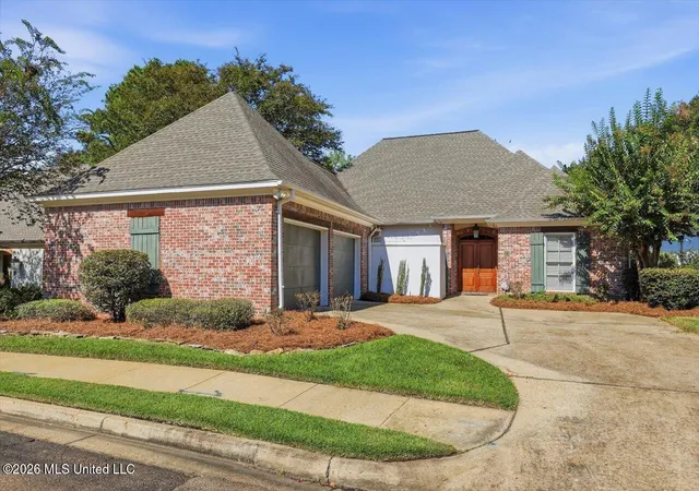 Photo 1 of Single family home for sale at 3 Waterford Pl, Jackson, MS 39211 | MLS# 4164035 | Listing updated on 2026-10-01