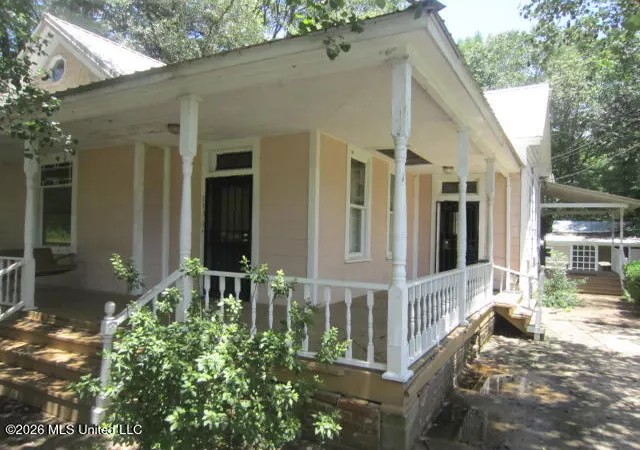 Photo 3 of Single family home for sale at 114 Oak St, Canton, MS 39046 | MLS# 4165084 | Listing updated on 2026-10-09