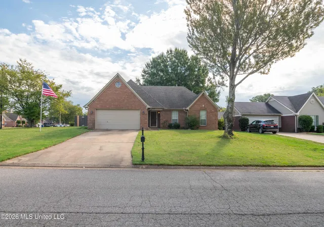 Photo 1 of Single family home for sale at 5860 Ridgetop Dr, Horn Lake, MS 38637 | MLS# 4164067 | Listing updated on 2026-09-30