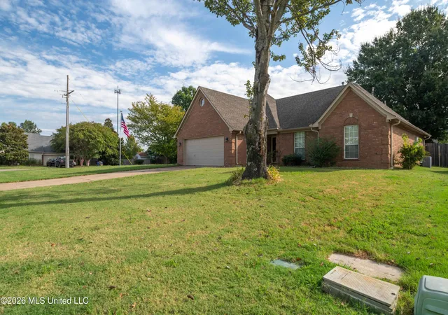 Photo 2 of Single family home for sale at 5860 Ridgetop Dr, Horn Lake, MS 38637 | MLS# 4164067 | Listing updated on 2026-09-30