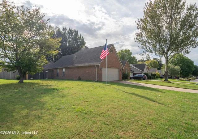 Photo 3 of Single family home for sale at 5860 Ridgetop Dr, Horn Lake, MS 38637 | MLS# 4164067 | Listing updated on 2026-09-30