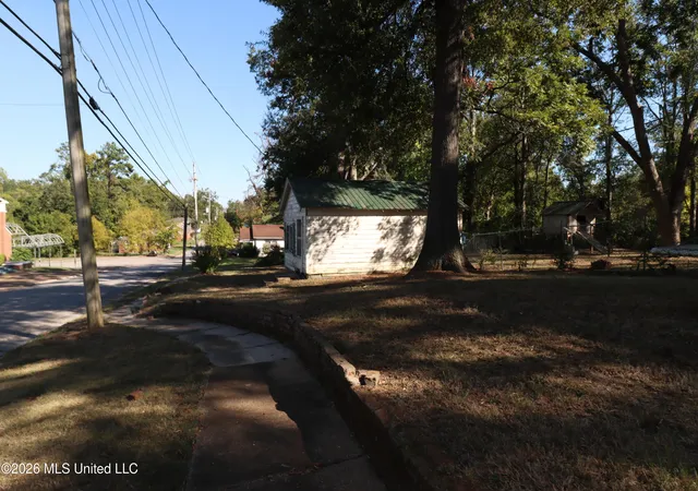 Photo 2 of Single family home for sale at 1216 Tate St, Corinth, MS 38834 | MLS# 4164082 | Listing updated on 2026-09-30