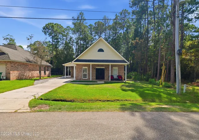 Photo 3 of Single family home for sale at 737 Ieke Cir, Diamondhead, MS 39525 | MLS# 4164074 | Listing updated on 2026-10-20