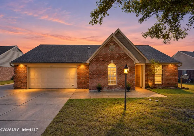 Photo 1 of Single family home for sale at 831 Lakemont Dr, Southaven, MS 38672 | MLS# 4164792 | Listing updated on 2026-10-22
