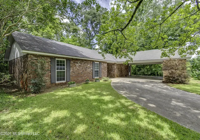 Photo 3 of Single family home for sale at 521 Oakwood Dr, Vicksburg, MS 39180 | MLS# 4165038 | Listing updated on 2026-10-09