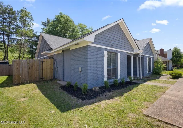 Photo 2 of Multi family home for sale at 2455 River Oaks Blvd, Jackson, MS 39211 | MLS# 4164137 | Listing updated on 2026-10-16