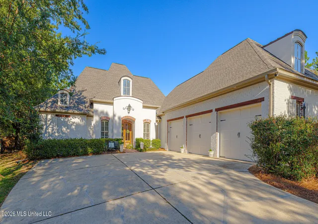 Photo 1 of Single family home for sale at 121 Vinca Dr, Madison, MS 39110 | MLS# 4165153 | Listing updated on 2026-10-11