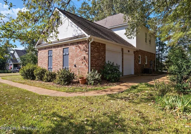 Photo 3 of Single family home for sale at 150 Lake Ridge Dr, Madison, MS 39110 | MLS# 4164230 | Listing updated on 2026-10-06