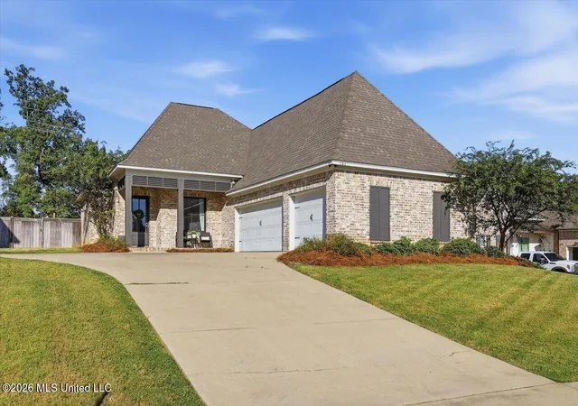 Photo 1 of Single family home for sale at 141 Camden Lake Dr, Madison, MS 39110 | MLS# 4164206 | Listing updated on 2026-10-23