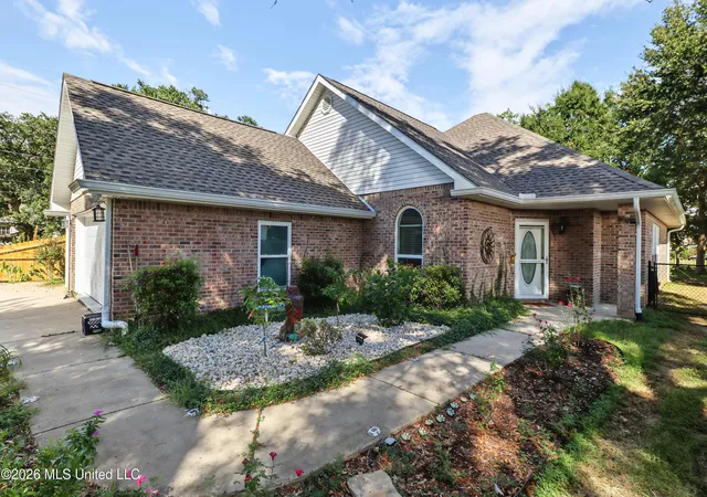 Photo 1 of Single family home for sale at 638 Oakleigh Ave, Gulfport, MS 39507 | MLS# 4164167 | Listing updated on 2026-10-10