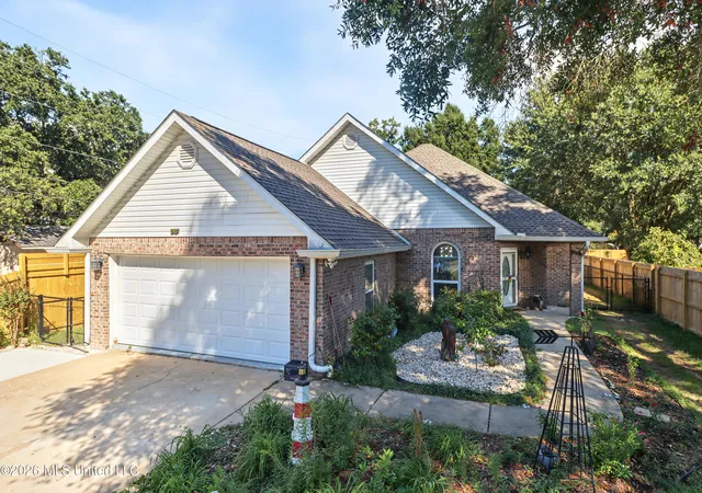 Photo 3 of Single family home for sale at 638 Oakleigh Ave, Gulfport, MS 39507 | MLS# 4164167 | Listing updated on 2026-10-10