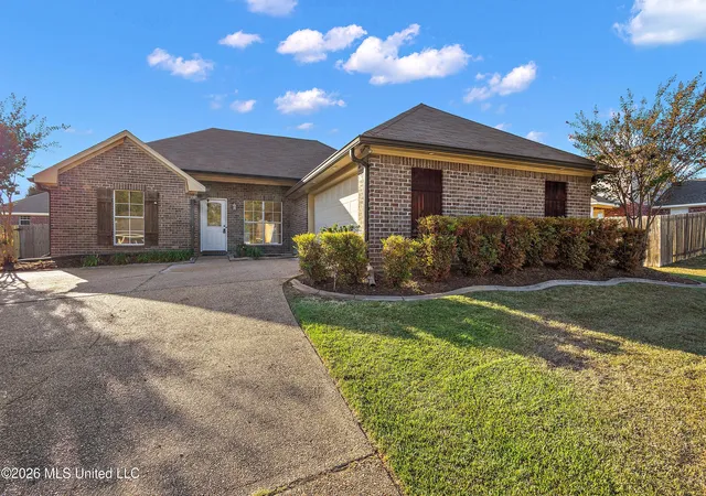 Photo 1 of Sale Pending at 1145 Spanish Oak Dr, Pearl, MS 39208 | MLS# 4164369 | Listing updated on 2026-10-11