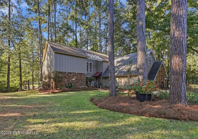 Photo 2 of Sale Pending at 127 Newcastle Ct, Brandon, MS 39047 | MLS# 4164324 | Listing updated on 2026-10-04