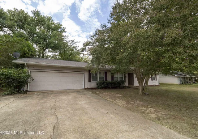 Photo 2 of Sale Pending at 4521 Ridgewood Rd, Jackson, MS 39211 | MLS# 4164705 | Listing updated on 2026-10-19