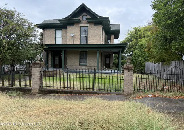 Photo 1 of Single family home for sale at 1001 Jackson St, Vicksburg, MS 39183 | MLS# 4164541 | Listing updated on 2026-10-05