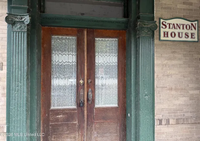 Photo 2 of Single family home for sale at 1001 Jackson St, Vicksburg, MS 39183 | MLS# 4164541 | Listing updated on 2026-10-05
