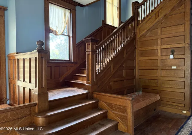 Photo 3 of Single family home for sale at 1001 Jackson St, Vicksburg, MS 39183 | MLS# 4164541 | Listing updated on 2026-10-05