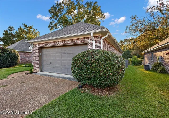 Photo 2 of Single family home for sale at 204 Rampart St, Ridgeland, MS 39157 | MLS# 4164321 | Listing updated on 2026-10-07