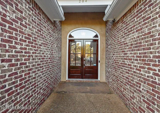 Photo 3 of Single family home for sale at 204 Rampart St, Ridgeland, MS 39157 | MLS# 4164321 | Listing updated on 2026-10-07