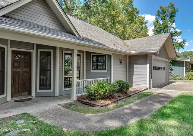 Photo 2 of Single family home for sale at 333 Lake Harbor Rd, Brandon, MS 39047 | MLS# 4164518 | Listing updated on 2026-10-16