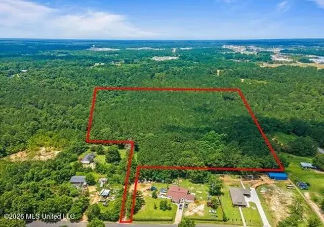 Photo 1 of Sale Pending at 1 Hartfield Rd, Hattiesburg, MS 39402 | MLS# 4164331 | Listing updated on 2026-10-04