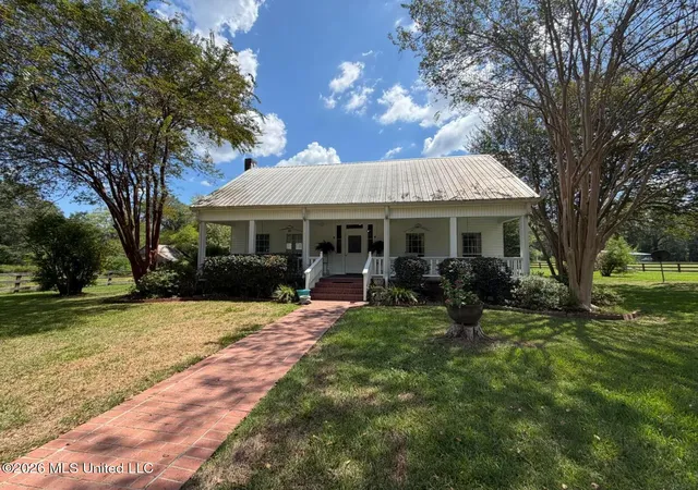 Photo 1 of Single family home for sale at 1046 Mullins, Crystal Springs, MS 39059 | MLS# 4164488 | Listing updated on 2026-10-04
