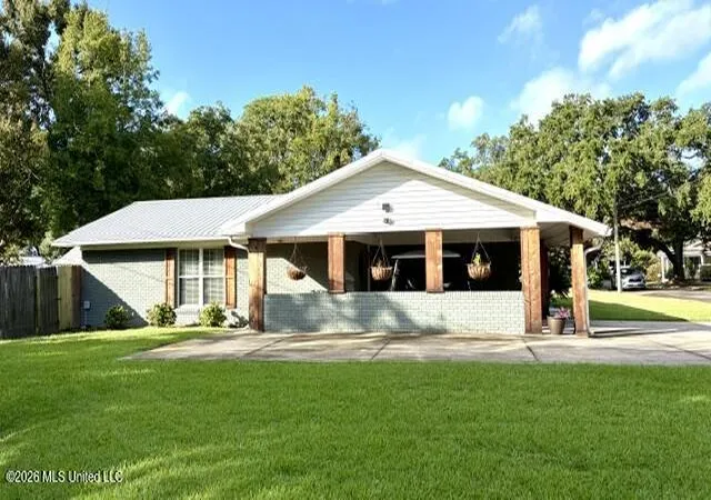 Photo 1 of Single family home for sale at 906 Columbus Dr, Pascagoula, MS 39567 | MLS# 4164361 | Listing updated on 2026-10-16