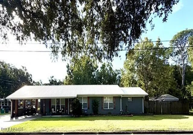 Photo 3 of Single family home for sale at 906 Columbus Dr, Pascagoula, MS 39567 | MLS# 4164361 | Listing updated on 2026-10-16