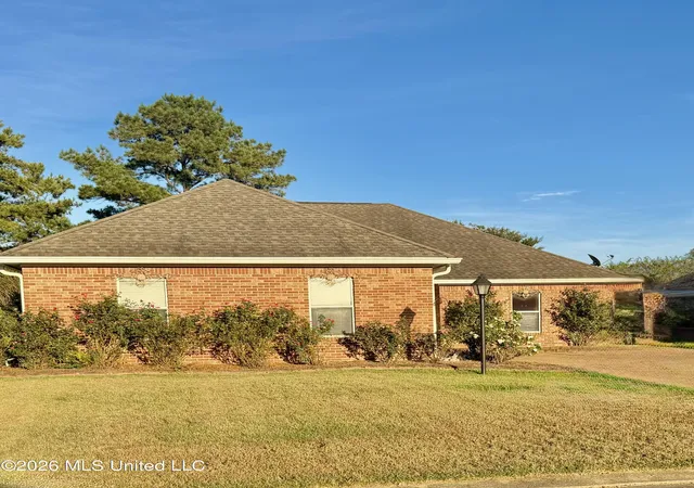 Photo 1 of Single family home for sale at 18 Old Brg Cvs, Byram, MS 39272 | MLS# 4164470 | Listing updated on 2026-10-03