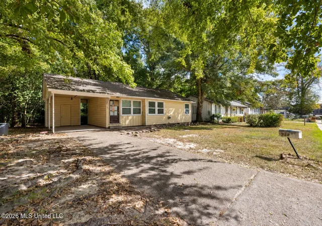Photo 2 of Single family home for sale at 711 Myrtle St, Hattiesburg, MS 39401 | MLS# 4164374 | Listing updated on 2026-10-02