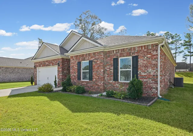 Photo 2 of Single family home for sale at 2377 Hyacinth Ln, Hernando, MS 38632 | MLS# 4164391 | Listing updated on 2026-10-19