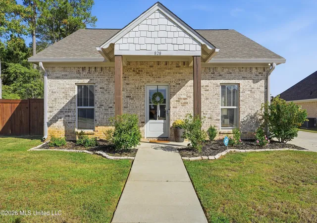 Photo 2 of Sale Pending at 828 Long Leaf Cir, Brandon, MS 39042 | MLS# 4164441 | Listing updated on 2026-10-12