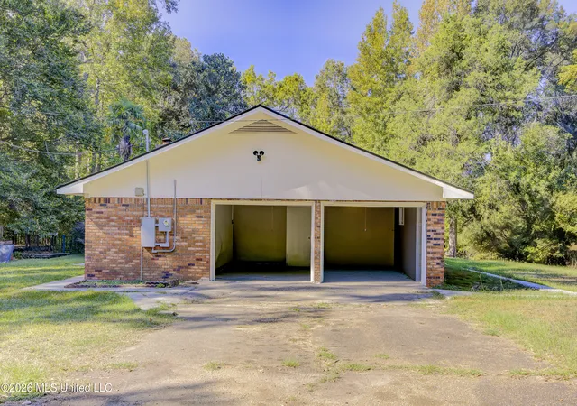 Photo 3 of Single family home for sale at 1060 Holt Dr, Port Gibson, MS 39150 | MLS# 4164472 | Listing updated on 2026-10-03