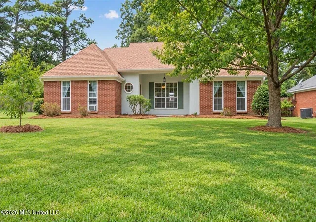 Photo 1 of Sale Pending at 518 Huntington Dr, Madison, MS 39110 | MLS# 4164653 | Listing updated on 2026-10-30