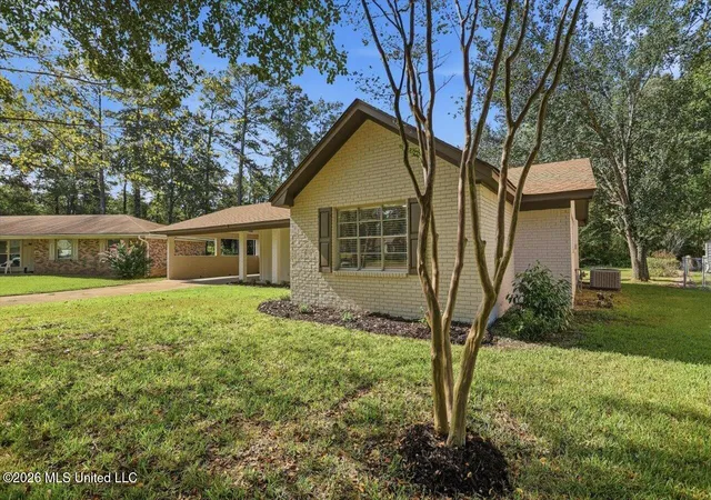 Photo 2 of Single family home for sale at 3443 Beaumont Dr, Pearl, MS 39208 | MLS# 4164676 | Listing updated on 2026-10-14