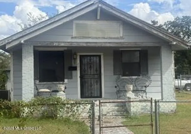 Photo 1 of Single family home for sale at 207 10th, Greenwood, MS 38930 | MLS# 4164543 | Listing updated on 2026-10-05